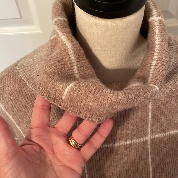 Madewell Turtleneck Grid Pattern Cozy Sweater Oversized XS Beige Color Cozy EUC - Picture 3 of 12